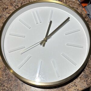 Threshold gold clock